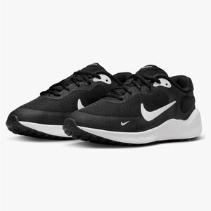 Nike NIKE Revolution 7 Boys FB7689-003 (Black/White-White), Size 3